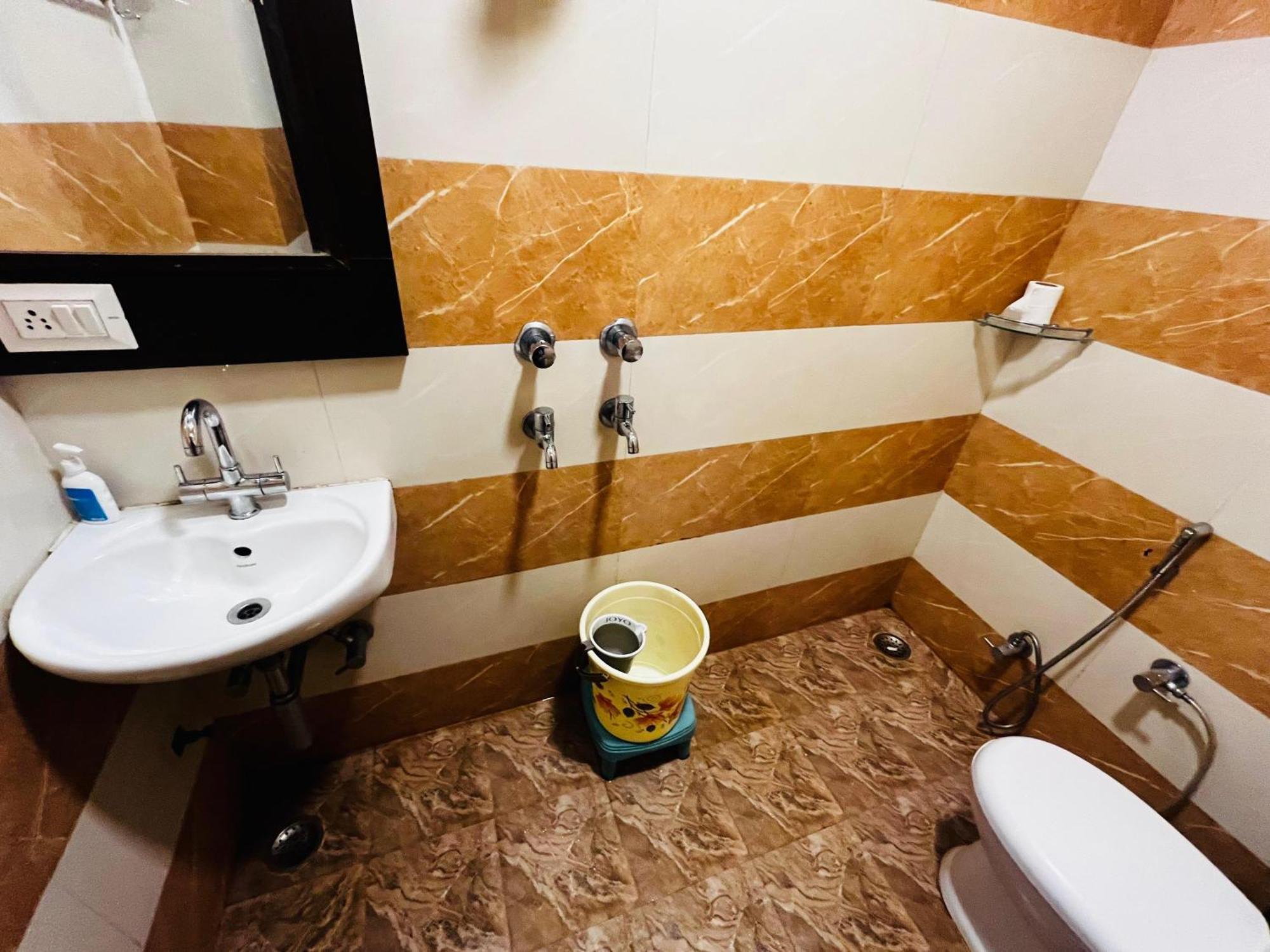 Ks Paying Guest House Varanasi Esterno foto