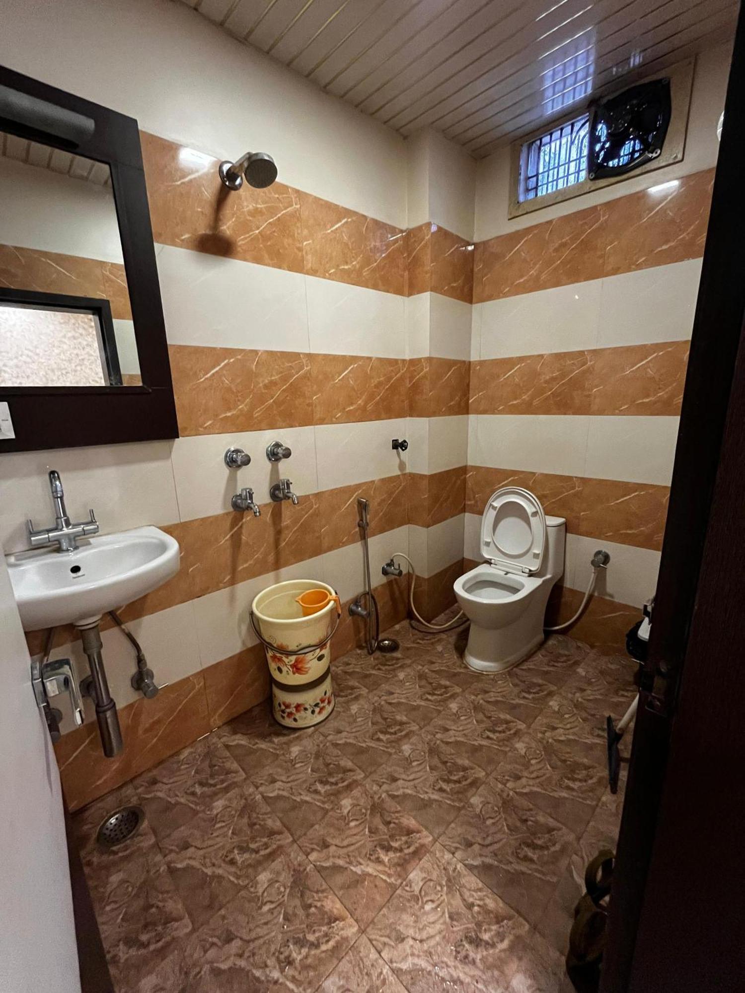 Ks Paying Guest House Varanasi Esterno foto
