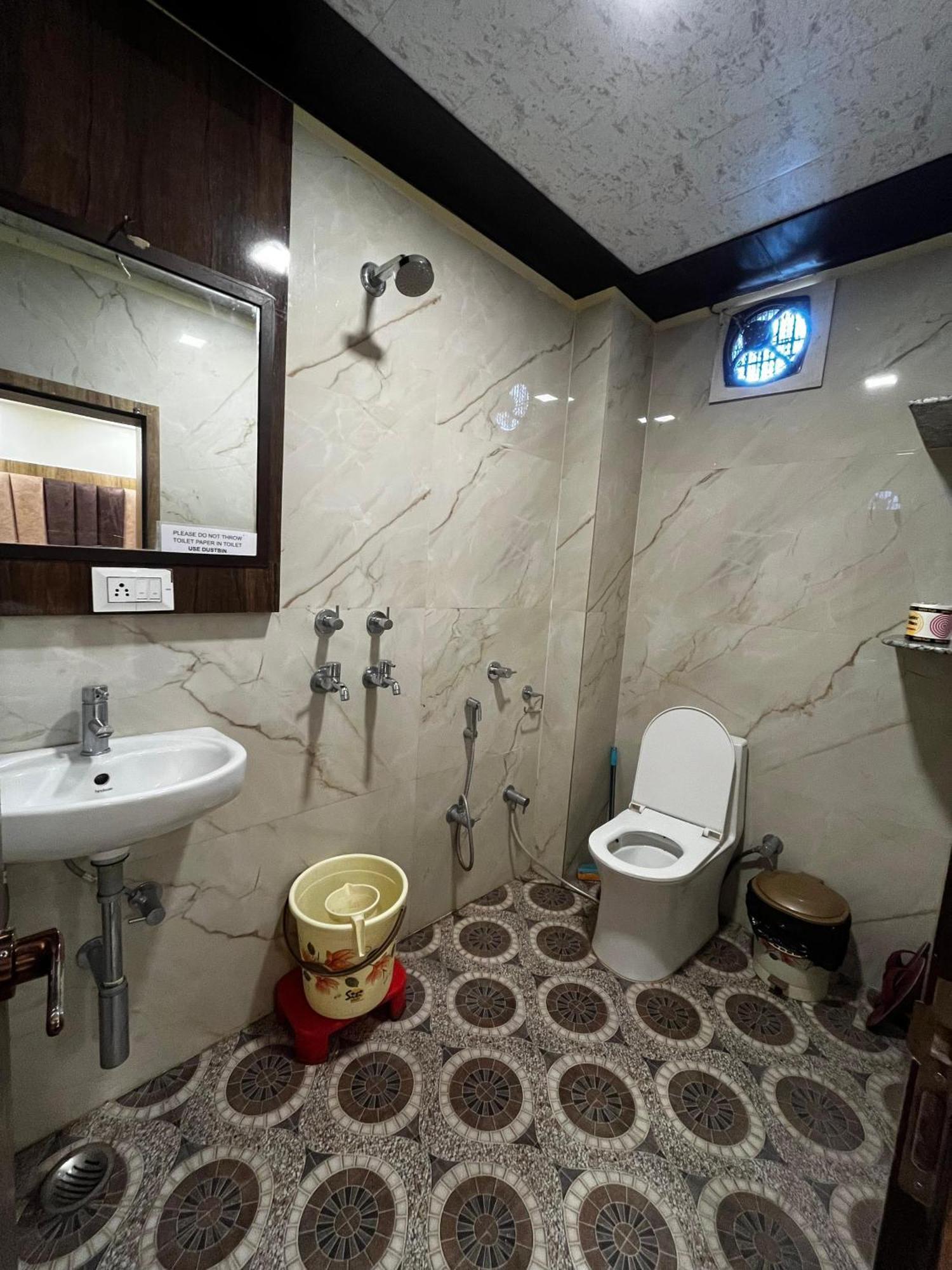 Ks Paying Guest House Varanasi Esterno foto