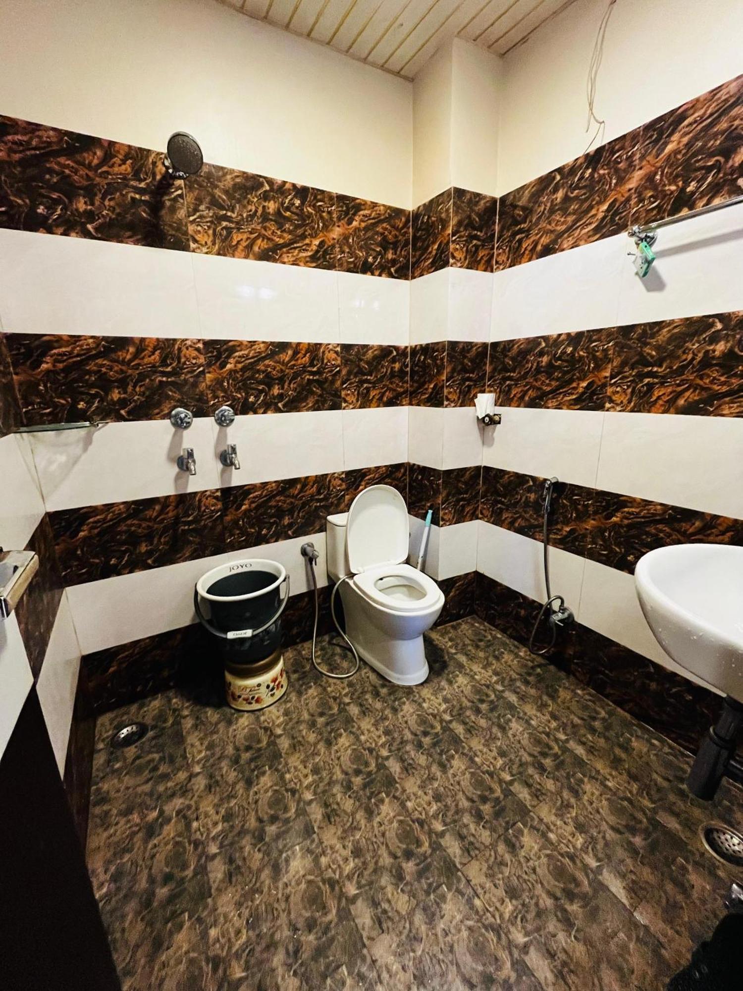 Ks Paying Guest House Varanasi Esterno foto