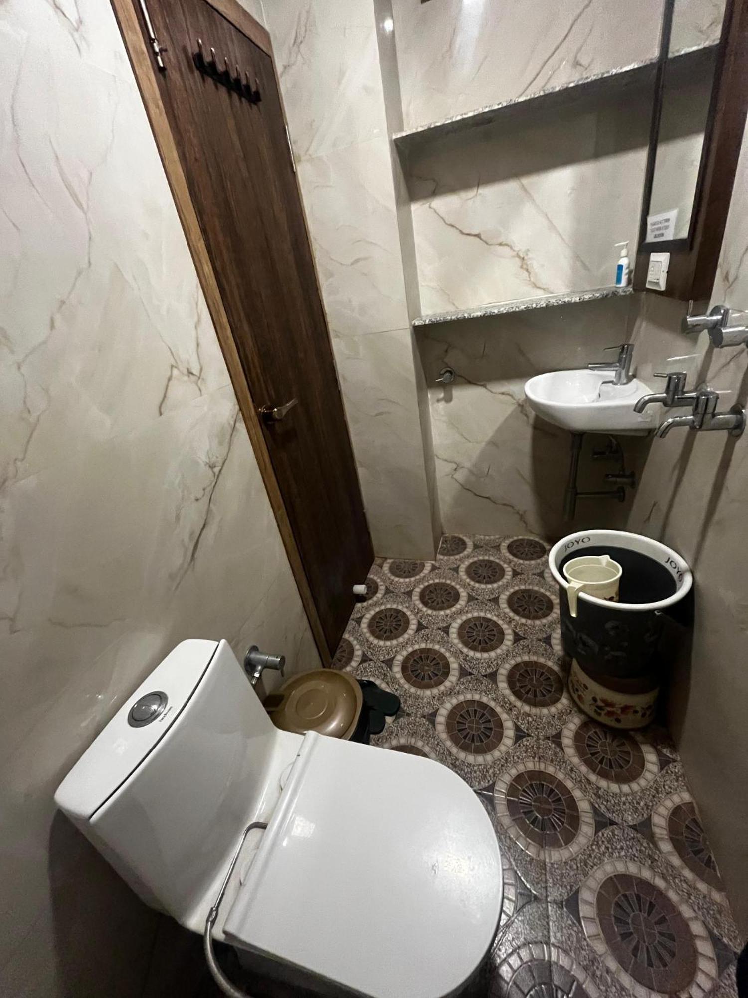 Ks Paying Guest House Varanasi Esterno foto