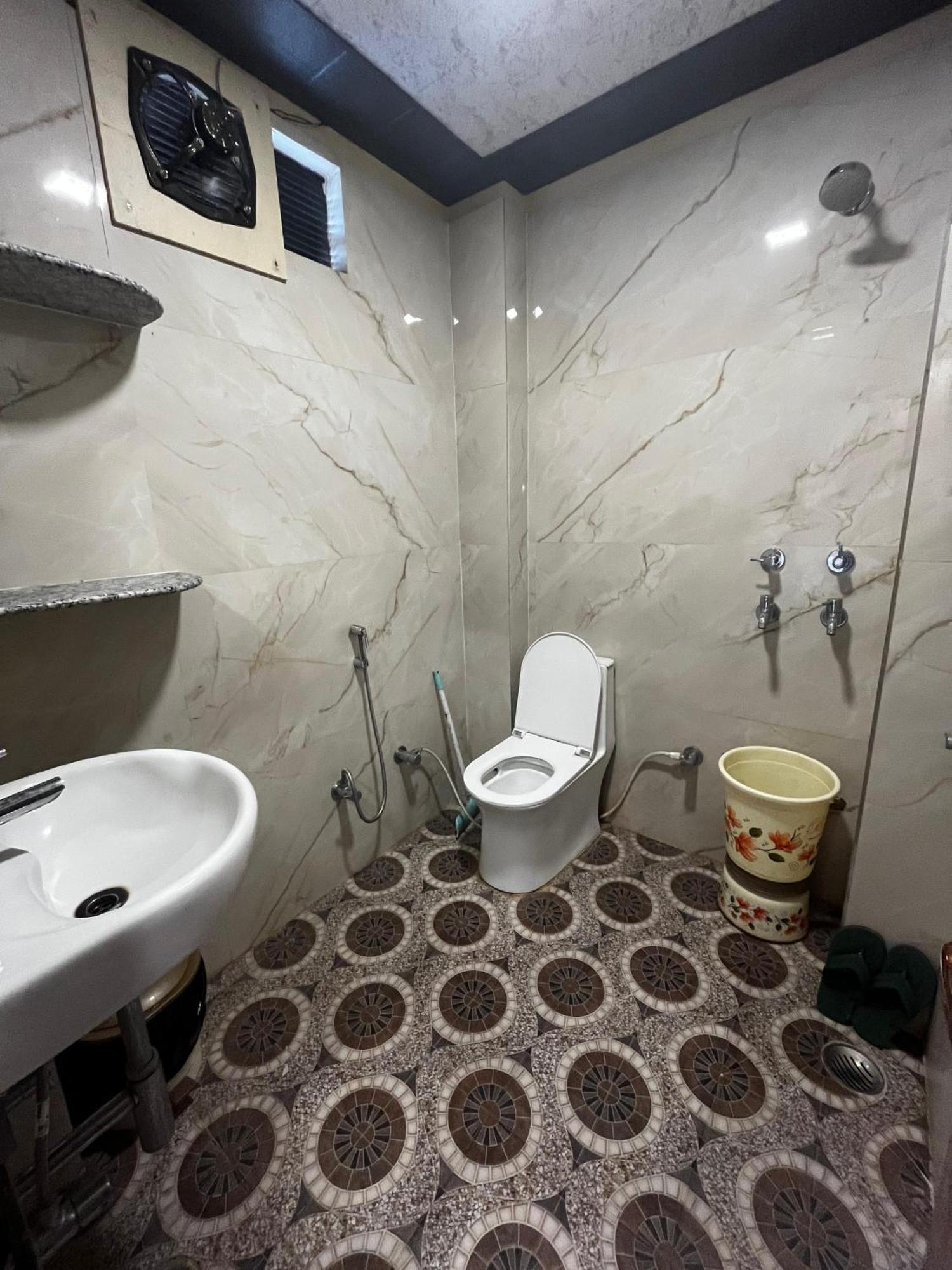 Ks Paying Guest House Varanasi Esterno foto